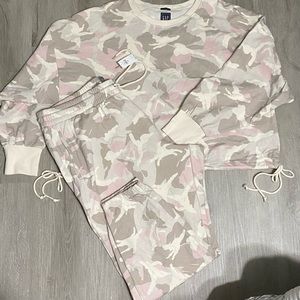 Gap Camo Jogging Set